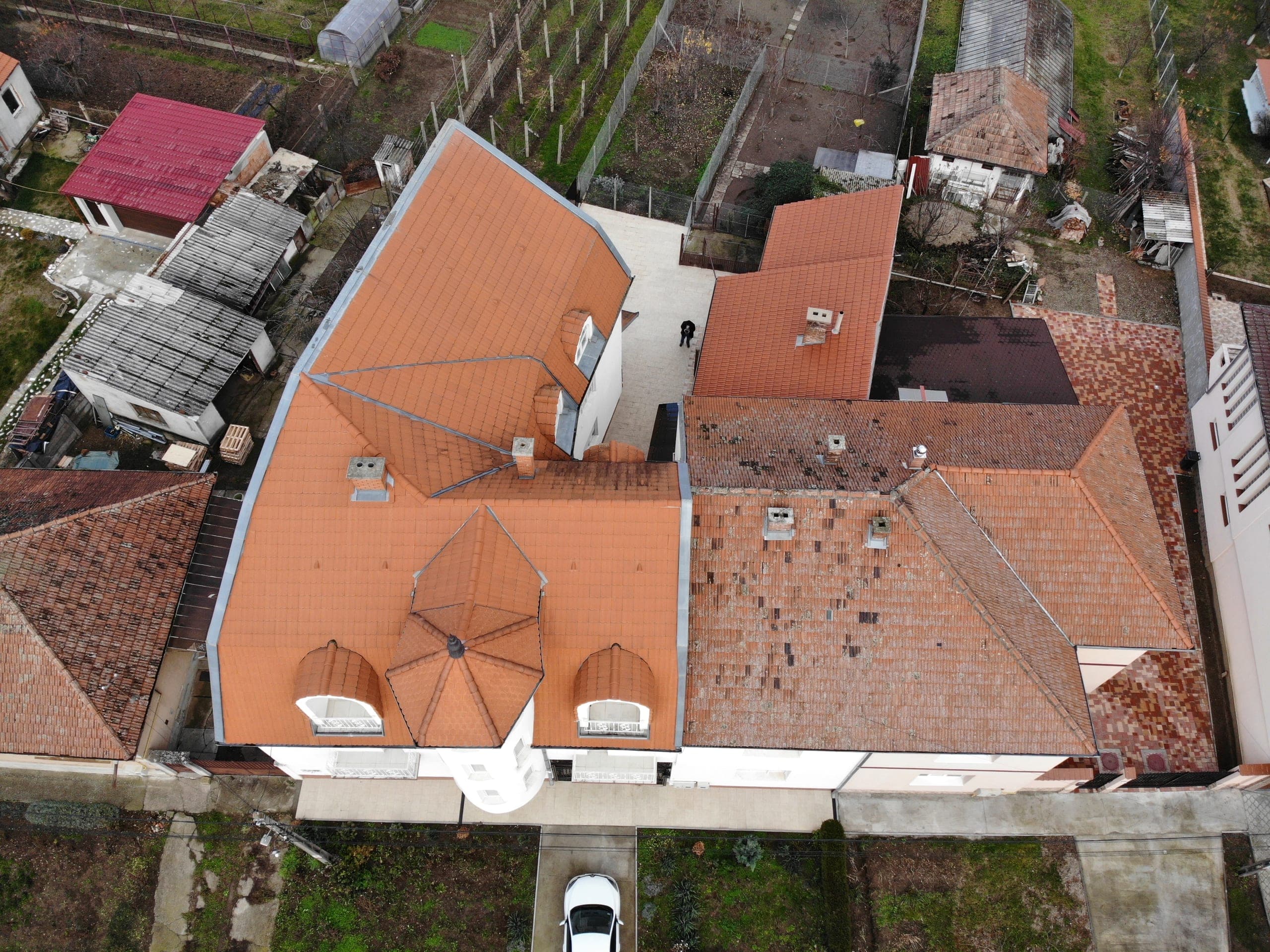 Proprietatea actuală — aerial roof drive