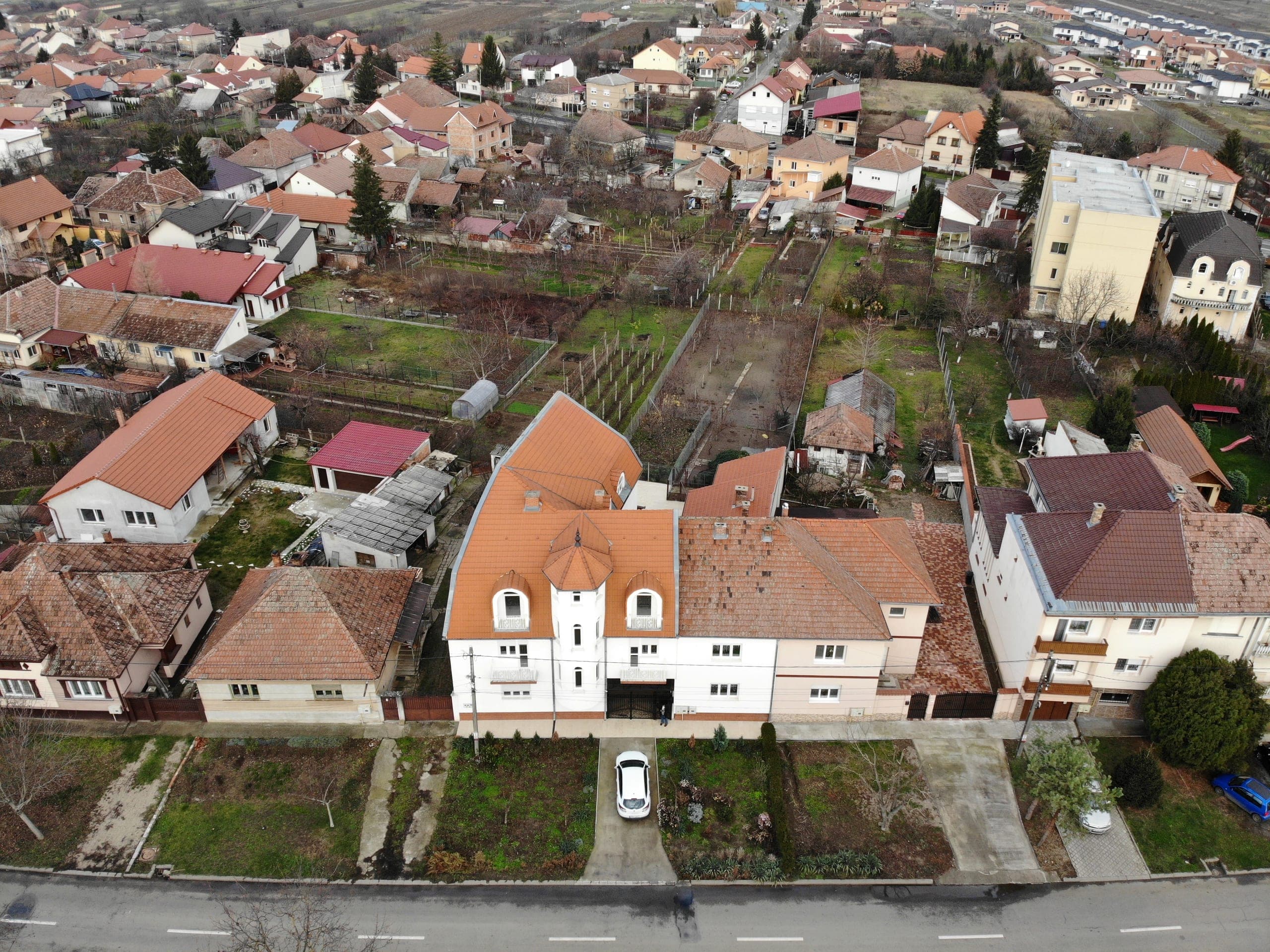 Proprietatea actuală — aerial street