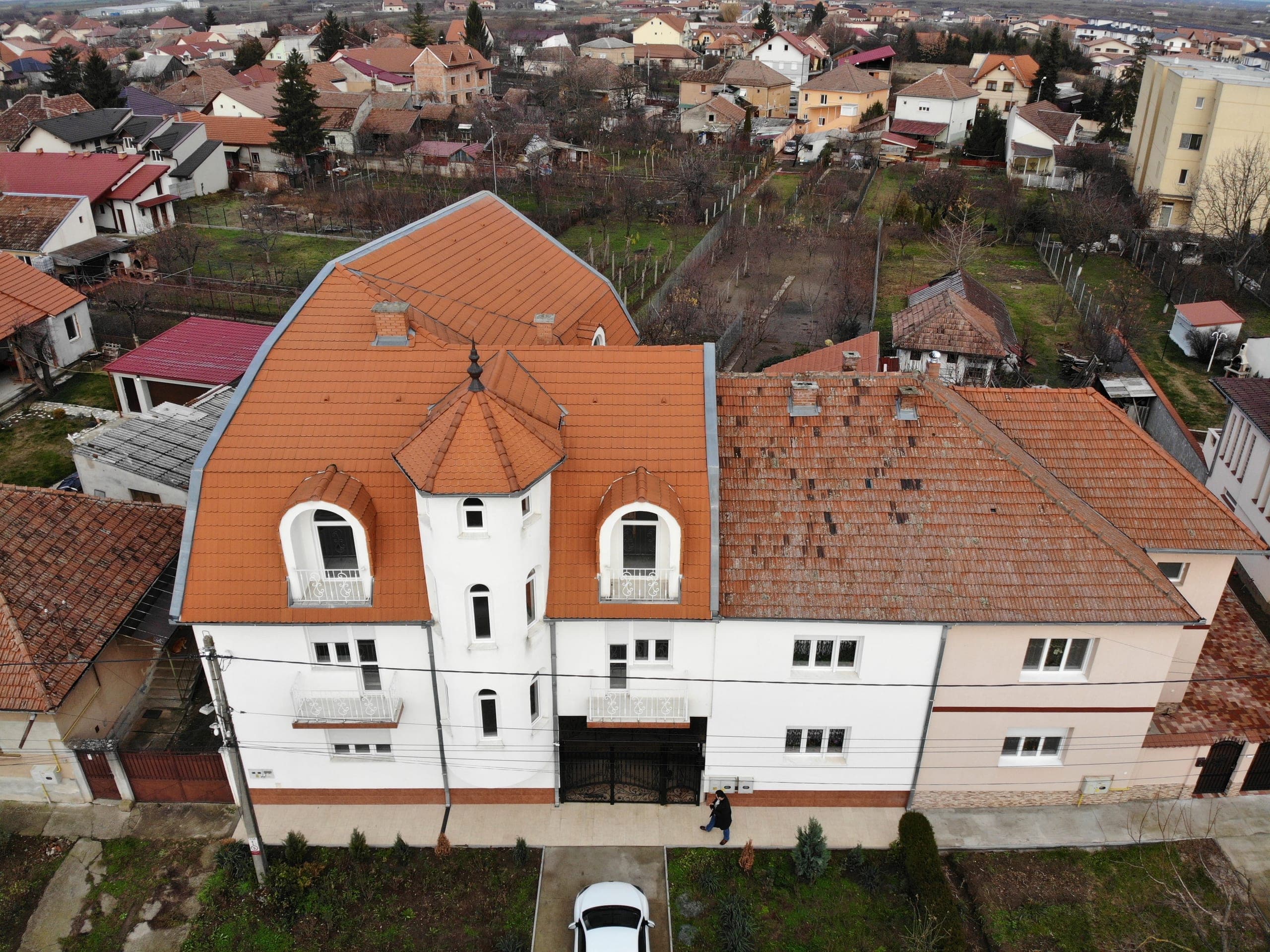 Proprietatea actuală — front aerial city