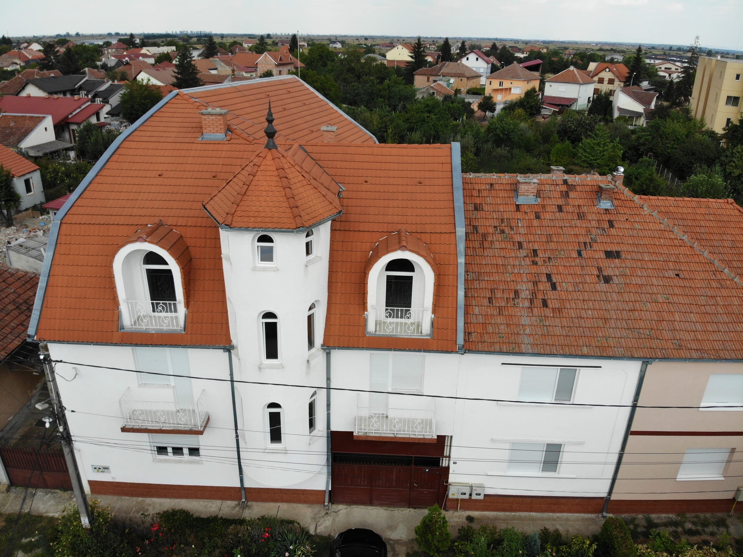 Proprietatea actuală — front aerial close