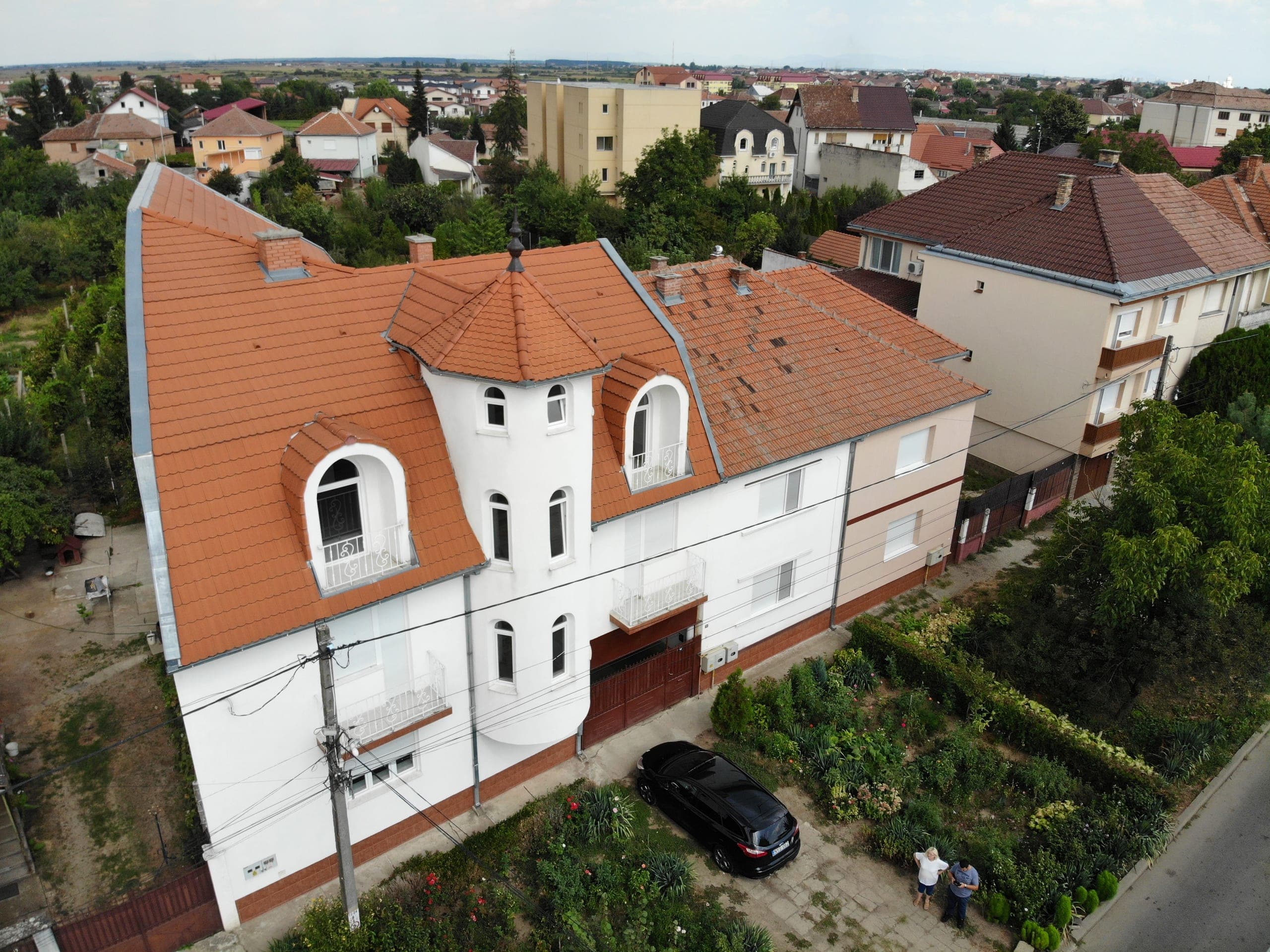 Proprietatea actuală — front aerial left