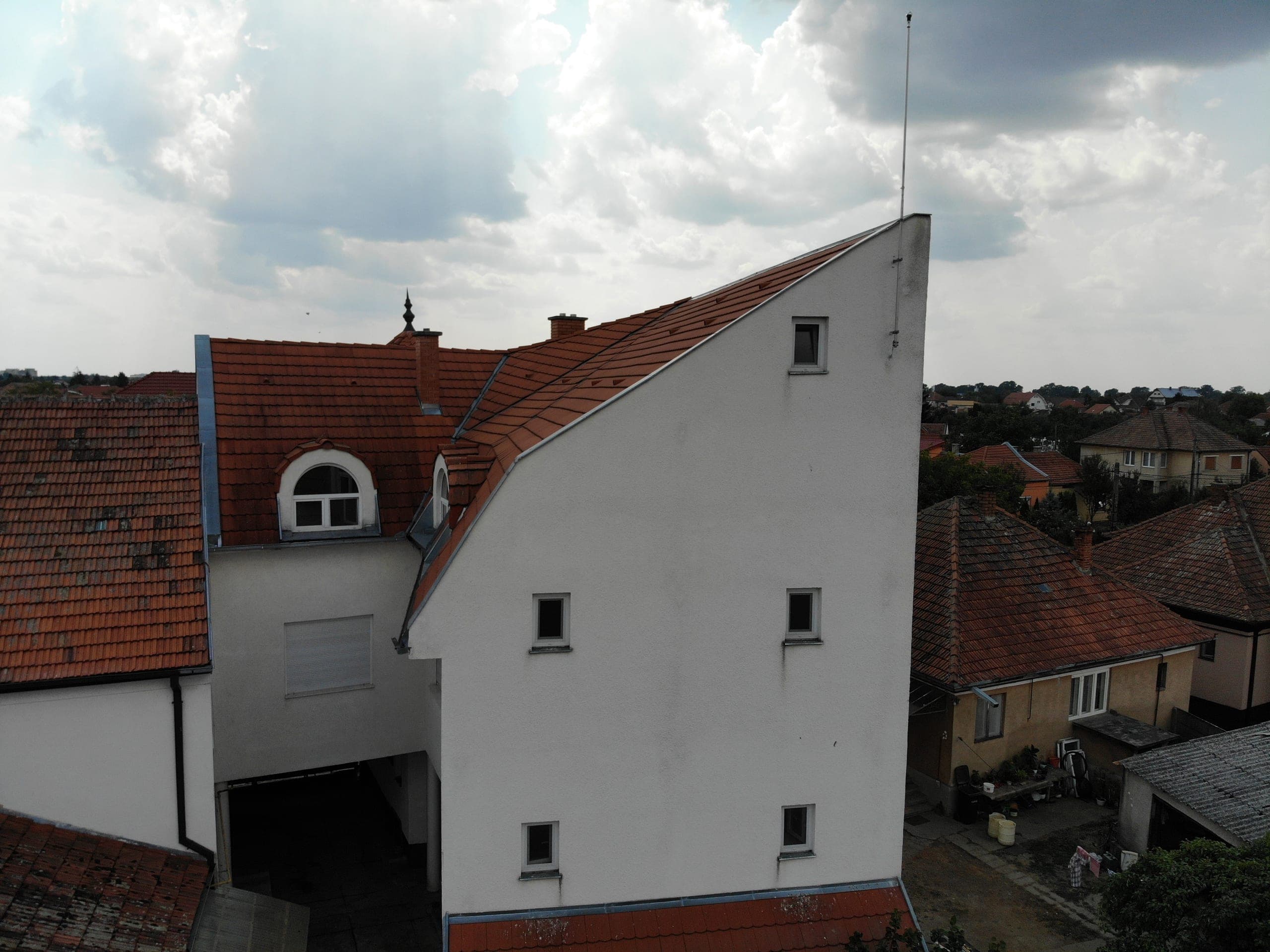 Proprietatea actuală — rear gable